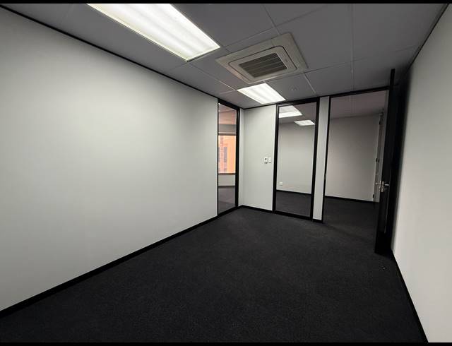 129M² OFFICE TO LET IN PARKTOWN